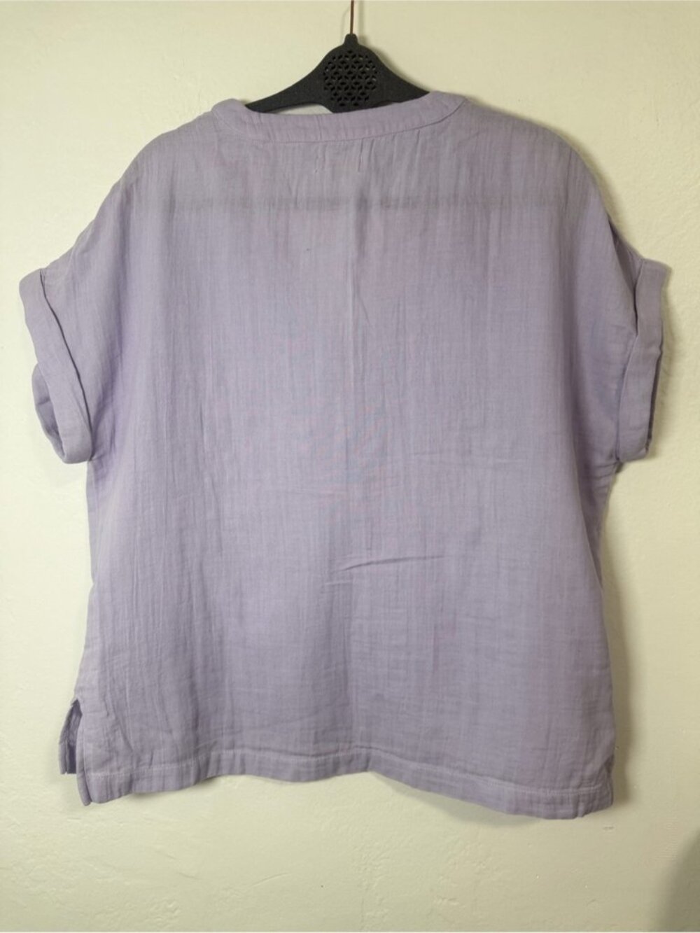 The Coastal Daily Lavender Top M/L - Picture 2 of 2